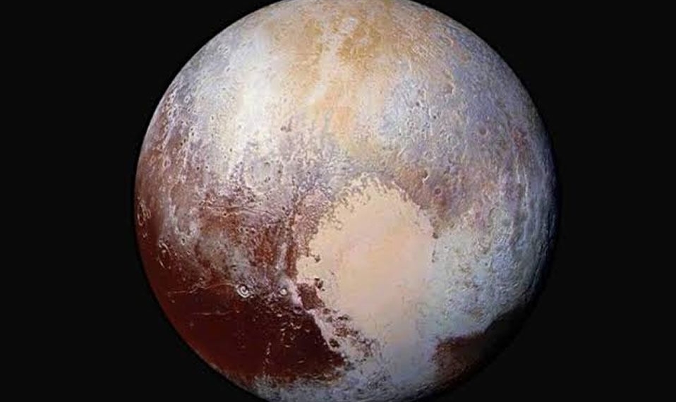 Devuelven categoría de planeta a Plutón