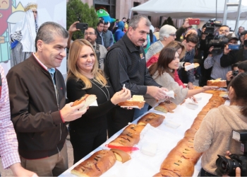 Comparten rosca de reyes a más de 6 mil coahuilenses