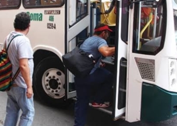 Quieren aumento  en el transporte