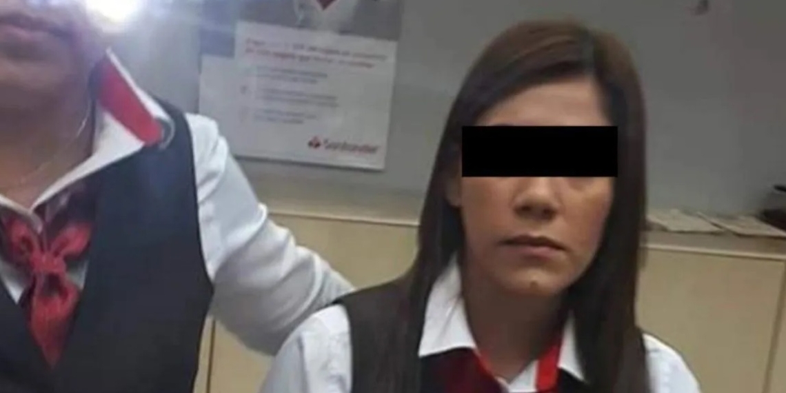 Asaltan a un hombre al salir del banco; acusa a la cajera de ser cómplice (Video)