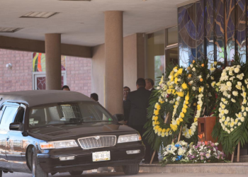 Familiares despiden a autor de tiroteo en escuela de Torreón