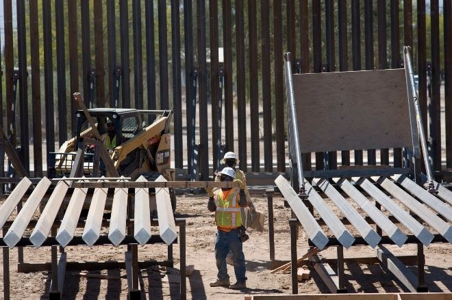 Gobierno de Trump festeja fallo a favor para construir el muro