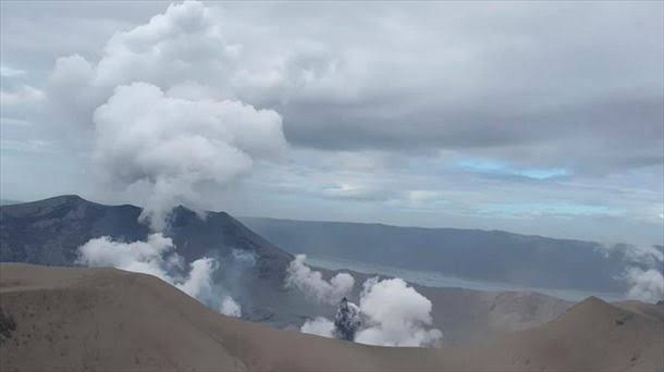 Sigue alerta por el volcán Taal en Filipinas