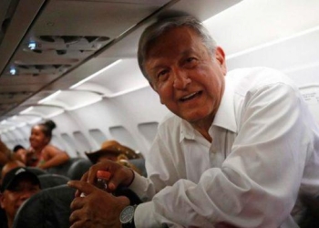 AMLO seguirá usando viajando en vuelos  comerciales; se disculpa con los que se molesten