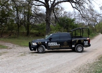 Detienen municipales a sujetos con motocicleta robada