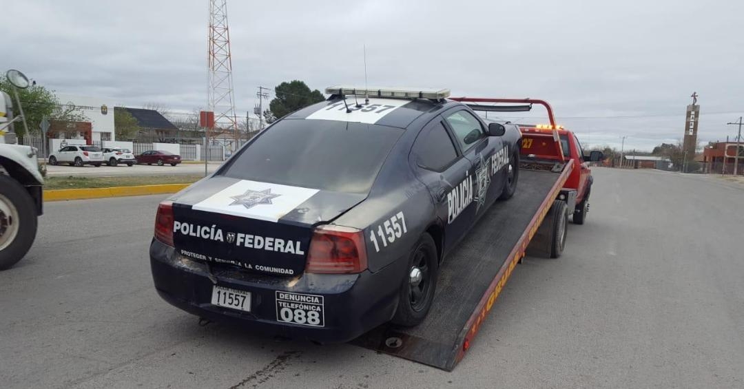 Por falla eléctrica se incendia patrulla