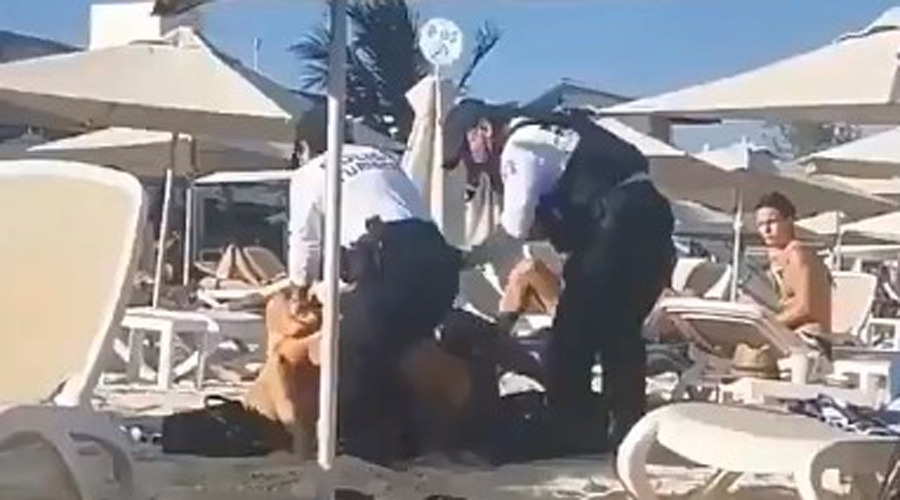 Policías desalojaron a mexicanos de una playa de la Rivera Maya