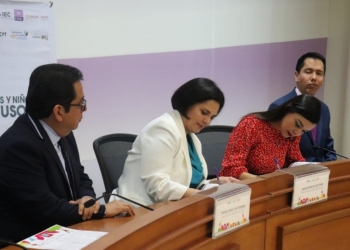Firman convenio  IEC y Pronnif