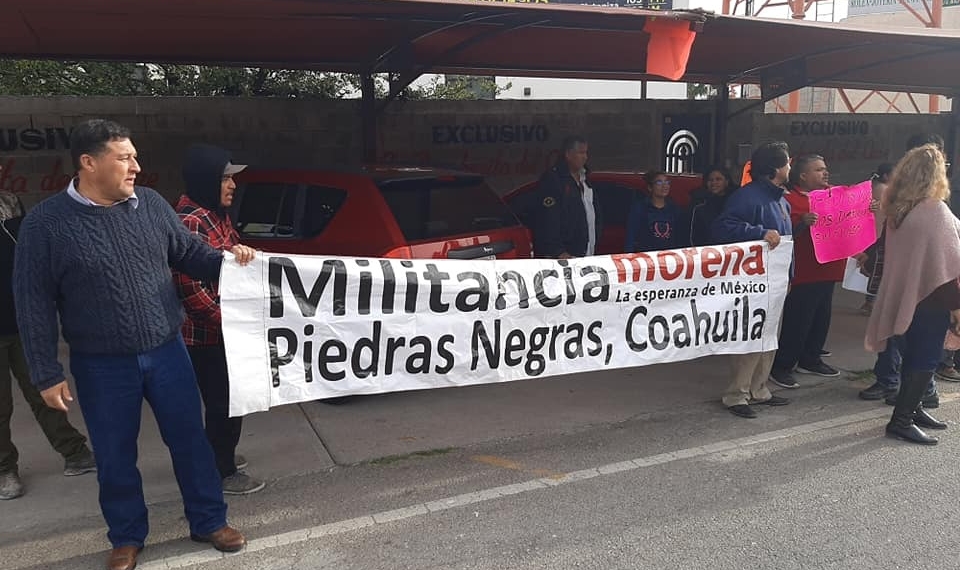 Pulgueros protestan ante radioemisora