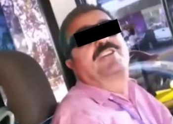 ‘No pueden irse besando’, dice chofer a pareja gay y los baja de la combi