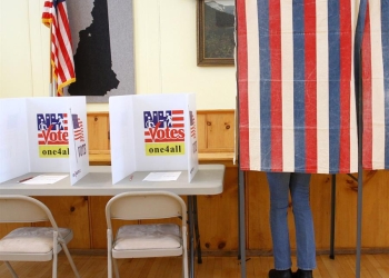 Tras cierre de casillas en New Hampshire, Sanders lidera y Buttigieg le sigue