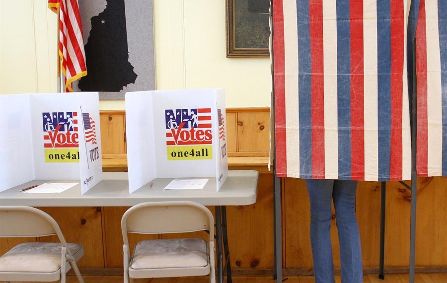Tras cierre de casillas en New Hampshire, Sanders lidera y Buttigieg le sigue
