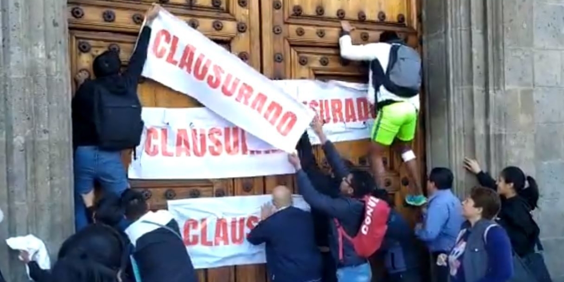 Pacientes con cáncer y VIH “clausuran” Palacio Nacional por desabasto