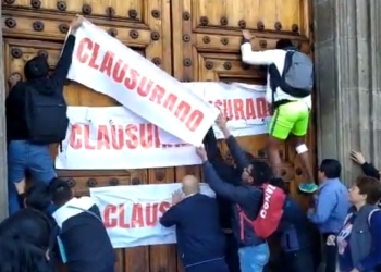 Pacientes con cáncer y VIH “clausuran” Palacio Nacional por desabasto