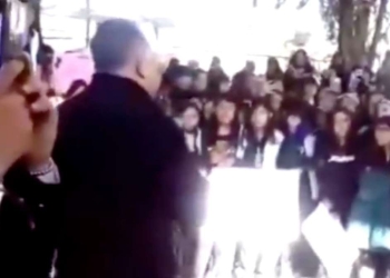 Despiden a director que dijo que niñas provocan que les graben bajo la falda