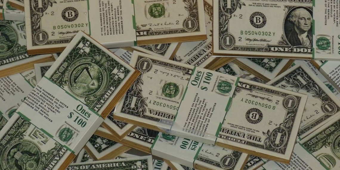 Dólar cerca de los 20 pesos ante primer caso de COVID-19 en México