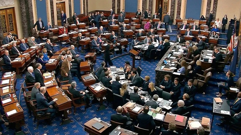 Senado rechaza llamar a testigos en juicio político de Trump