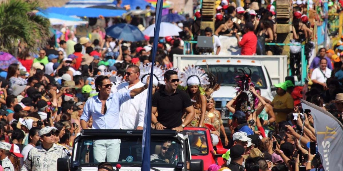 ‘El diamante negro’ es custodiado en desfile por la Guardia Nacional