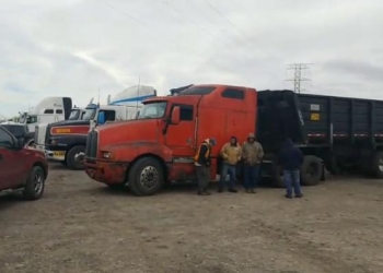 Paralizan acarreos de Carbón por falta de pago de MICARE