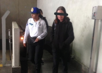 Detienen a mujer por manosear a un joven en el Metro de CDMX