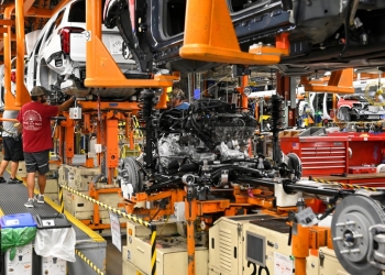 Ford, GM y Tesla tienen autorización para fabricar respiradores artificiales