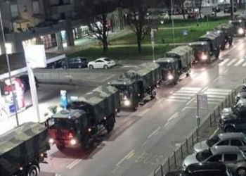 Convoy traslada los ataúdes de victimas de Covid-19 que Bérgamo no puede cremar