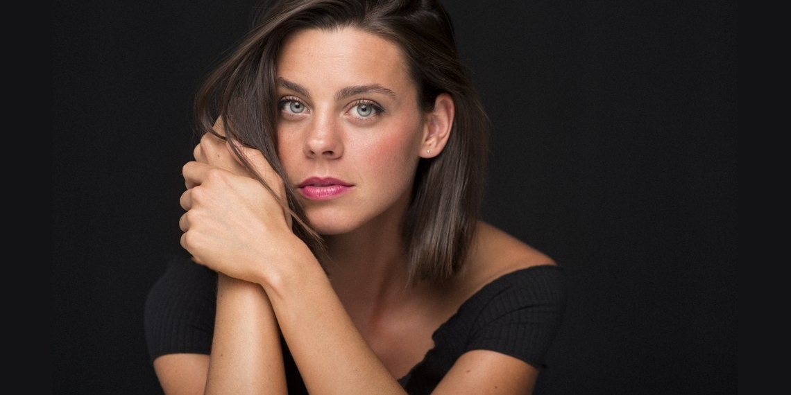 La actriz Claudia Alvarado apoya en un hospital de España