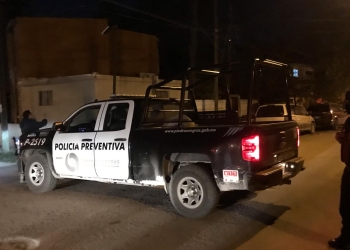 Detienen a sujeto por amenazas; también agrede a policías