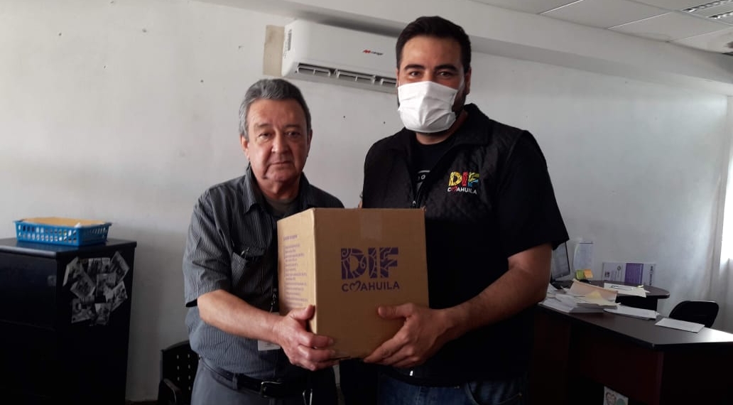 DIF Coahuila entrego despensas a empacadores de supermercados