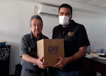 DIF Coahuila entrego despensas a empacadores de supermercados