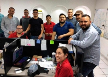 Jóvenes sonorenses buscan ayuda para replica de respirador