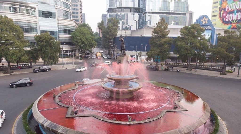Tiñen de rojo a la Diana Cazadora en la CDMX
