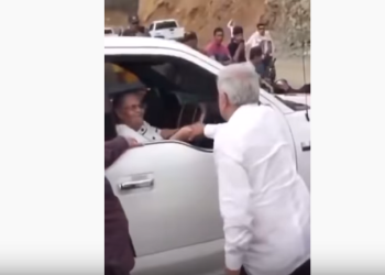 Tunden a AMLO por saludar a mamá de ‘El Chapo’