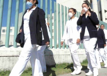 Agreden y discriminan a enfermeras en Guadalajara