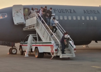 Avión de la Fuerza Aérea regresa con 134 mexicanos varados en Cuba por coronavirus