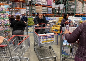 Tiendas de San Antonio modifican horarios para abastecerse tras compras de pánico por coronavirus