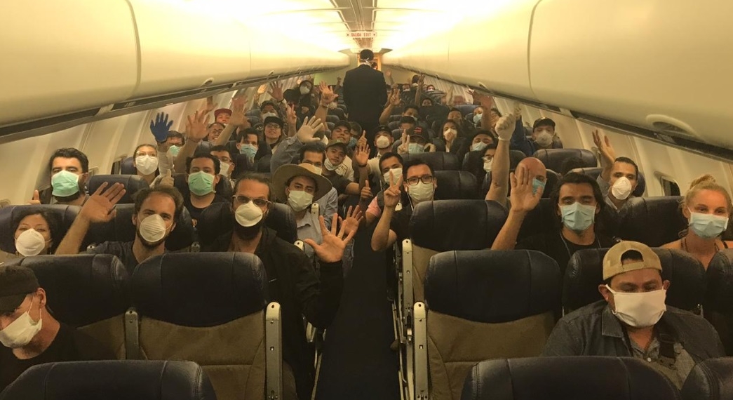 Regresan más de 400 mexicanos varados en Perú