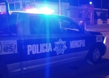 Hombres de negro asaltan a joven mujer