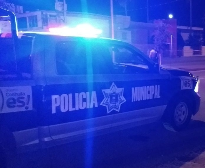 Hombres de negro asaltan a joven mujer