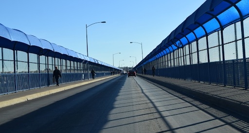 Restringe EU cruce en puentes internacionales con México