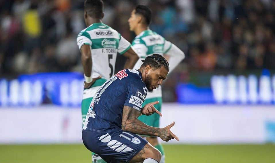 Pachuca consigue triunfo ante Santos