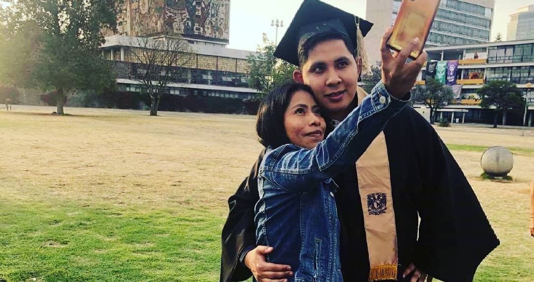 Yalitza Aparicio celebra graduación de su novio