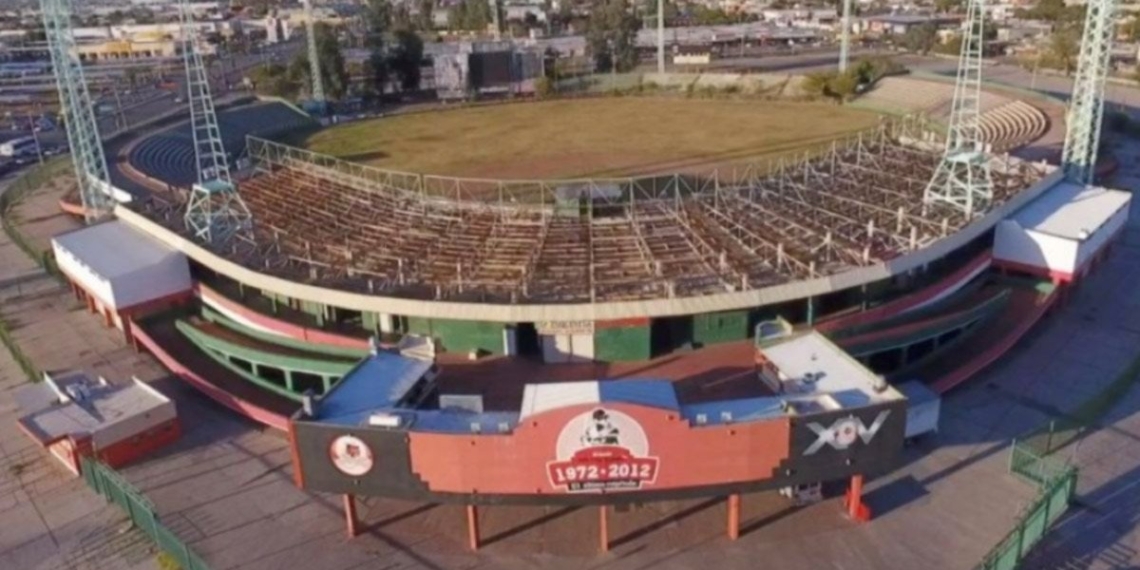 En plena contingencia derrocha AMLO 511 mdp en estadio de beisbol: Senador