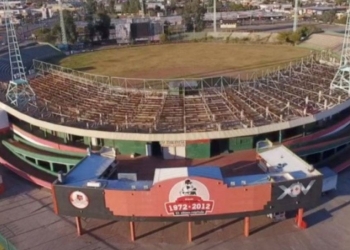 En plena contingencia derrocha AMLO 511 mdp en estadio de beisbol: Senador