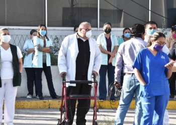 Contratamos 3 mil 700 médicos por COVID-19: AMLO