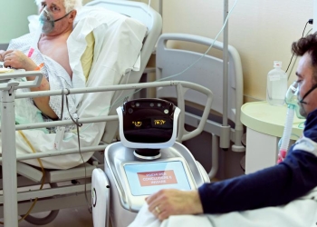 Robots cuidan a los enfermos de coronavirus en Italia