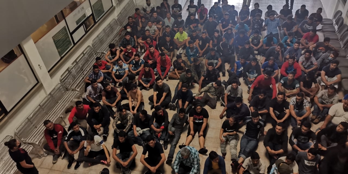 Se amotinan migrantes en albergue de Piedras Negras