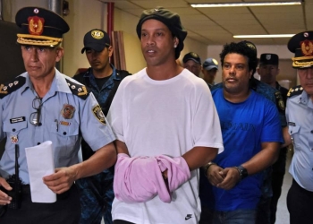 Juez de Paraguay concede prisión domiciliaria a Ronaldinho