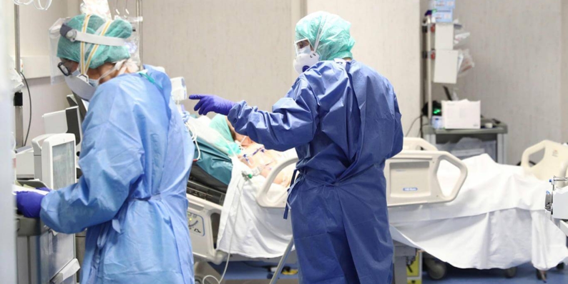 Activan bonos de 20% a médicos, enfermeras y camilleros del IMSS por COVID-19