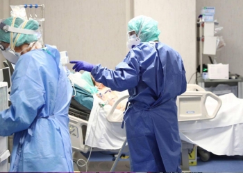 Activan bonos de 20% a médicos, enfermeras y camilleros del IMSS por COVID-19